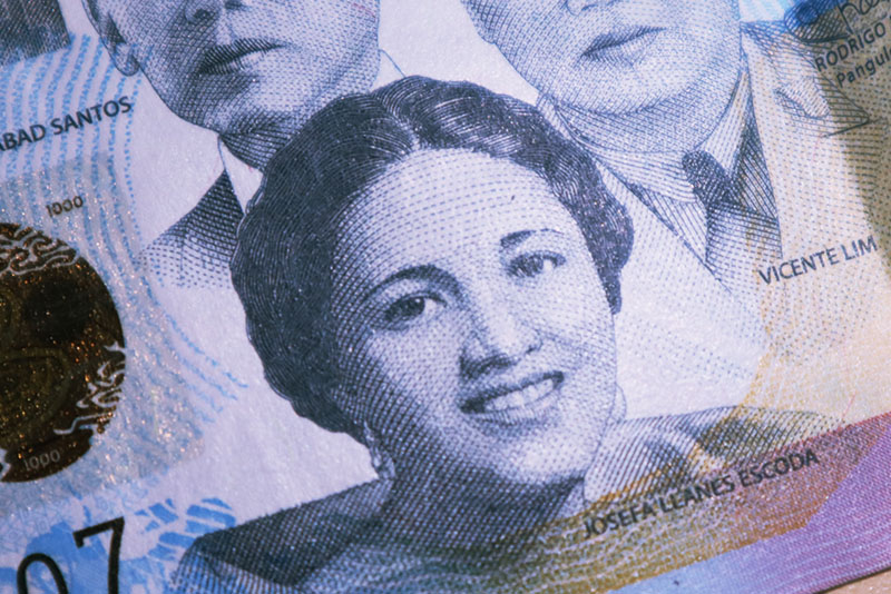 1000_Philippine_Peso-JosefaLlanesEscoda_Smiling